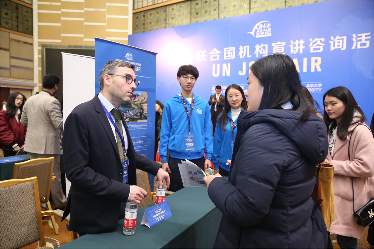63e5f22f154b429481b6430ef8a450a8.jpg 咨询现场2.jpg
