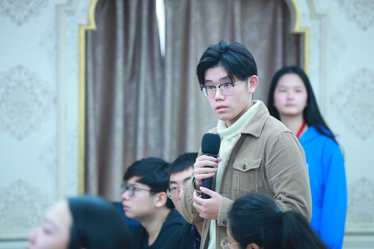6e27f295f7404b35acca93d4848268e3.jpg 学生提问_副本.jpg
