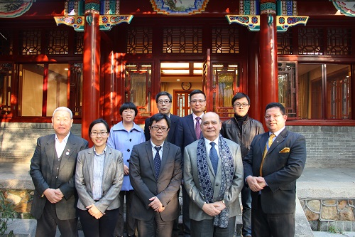 20151102瓜亚基尔大学校长来访-双方合影.jpg 20151102瓜亚基尔大学校长来访-双方合影.jpg