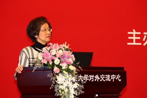 袁明教授发表主题演讲.JPG 袁明教授发表主题演讲.JPG