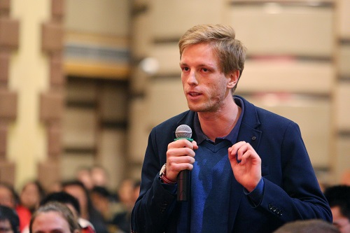 北大捷克留学生现场提问.JPG 北大捷克留学生现场提问.JPG