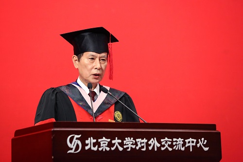 镰田薰校长发表演讲.JPG 镰田薰校长发表演讲.JPG