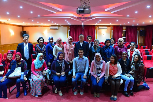 朱善璐书记与开罗大学孔子学院师生交流.JPG 朱善璐书记与开罗大学孔子学院师生交流.JPG