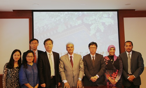 理事会合影.jpg 理事会合影.jpg