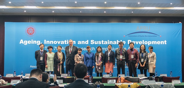 7. 主论坛重要嘉宾合影.jpg 7. 主论坛重要嘉宾合影.jpg