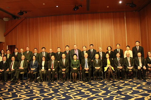 国务院副总理刘延东携各部位领导与参加首届中以大学校长论坛的中以高校校长合影 (摄影:国际在线 徐嘉).JPG 国务院副总理刘延东携各部位领导与参加首届中以大学校长论坛的中以高校校长合影 (摄影:国际在线 徐嘉).JPG