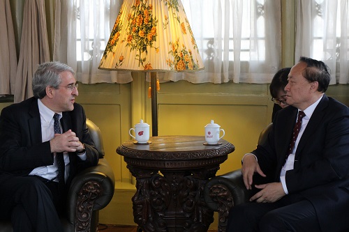 朱善璐与苏必德会谈.JPG 朱善璐与苏必德会谈.JPG