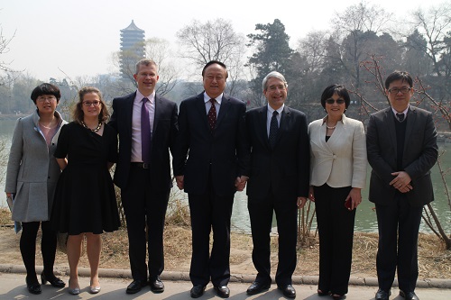 朱善璐与苏必德校长一行合影.JPG 朱善璐与苏必德校长一行合影.JPG