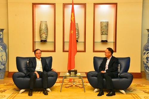 林建华校长拜会中国驻新加坡特命全权大使陈晓东.JPG 林建华校长拜会中国驻新加坡特命全权大使陈晓东.JPG