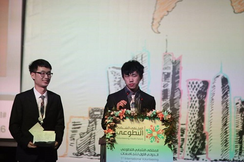 阿语系肖益达、方初在论坛上介绍北大志愿服务情况和叙利亚难民计划1.jpg 阿语系肖益达、方初在论坛上介绍北大志愿服务情况和叙利亚难民计划1.jpg