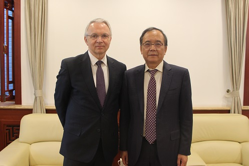 两校校长合影.JPG 两校校长合影.JPG