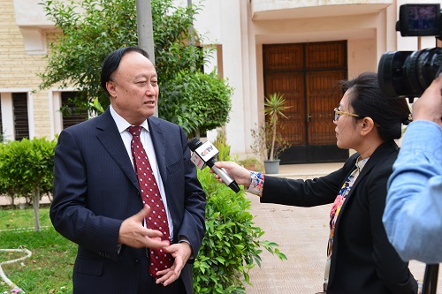 朱善璐书记接受中央电视台专访.JPG 朱善璐书记接受中央电视台专访.JPG