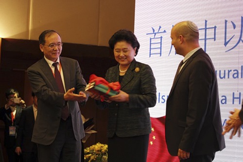 赠书照片替换.jpg 赠书照片替换.jpg