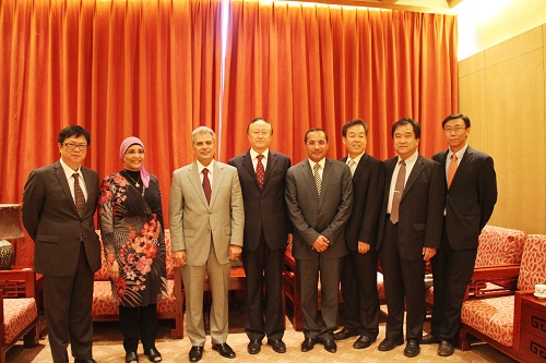 合影.jpg 合影.jpg