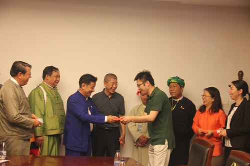 双方合影留念.JPG 双方合影留念.JPG