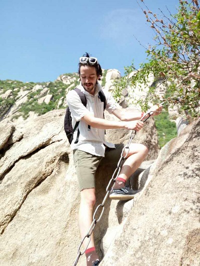 赵峥·在凤凰岭爬山.JPG 赵峥·在凤凰岭爬山.JPG