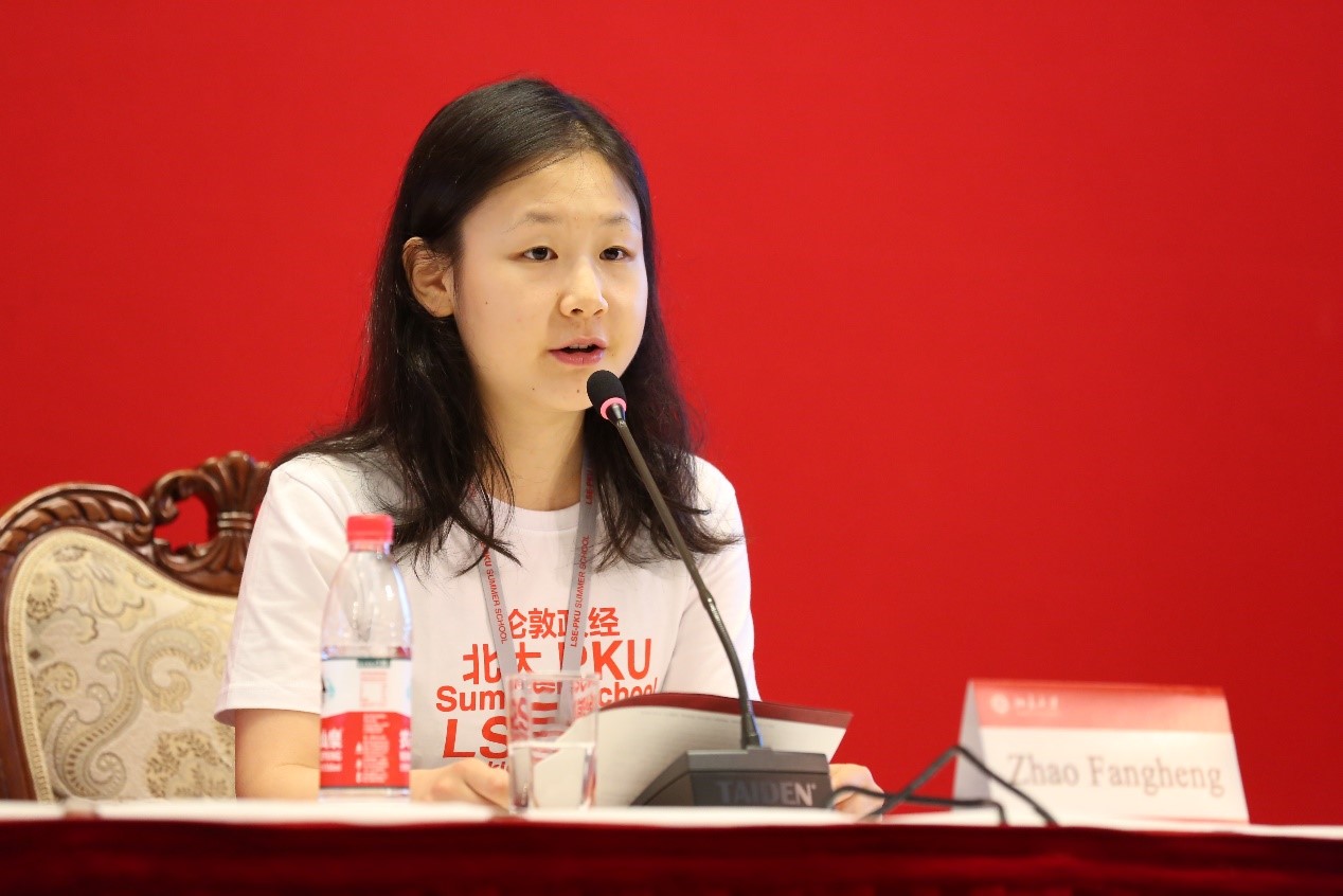 学生代表赵芳珩发言.jpg 学生代表赵芳珩发言.jpg