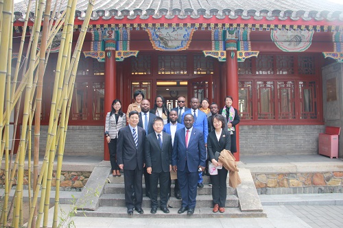 代表团合影.jpg 代表团合影.jpg