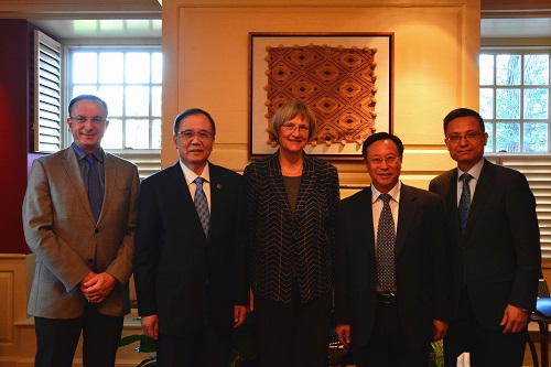 林建华校长会见哈佛大学Faust校长.JPG 林建华校长会见哈佛大学Faust校长.JPG