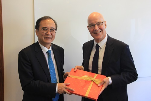 林建华校长会见纽约大学汉密尔顿校长.JPG 林建华校长会见纽约大学汉密尔顿校长.JPG