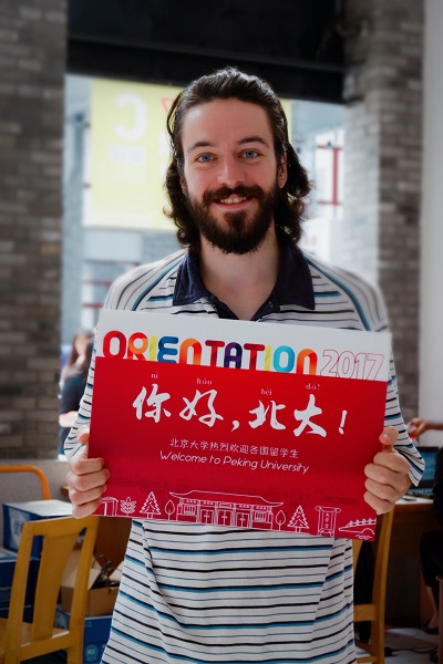 赵峥·迎新报到现场.jpg 赵峥·迎新报到现场.jpg