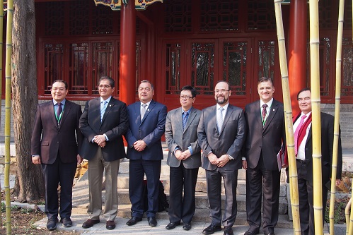 合影留念.JPG 合影留念.JPG