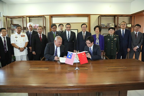 签约仪式.JPG 签约仪式.JPG