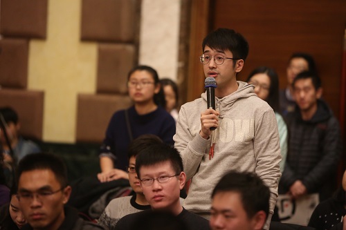 学生互动.JPG 学生互动.JPG