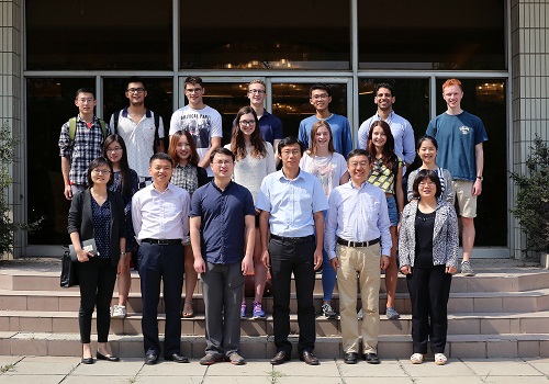 北京大学-剑桥大学项目师生合影.jpg 北京大学-剑桥大学项目师生合影.jpg