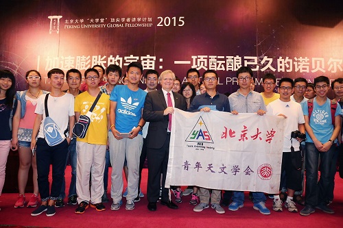 演讲会后施密特教授与北大青年天文学会学生合影.JPG 演讲会后施密特教授与北大青年天文学会学生合影.JPG