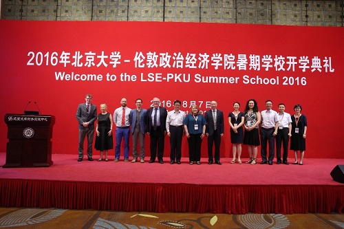 updated 李校长与教师工作人员合影.jpg updated 李校长与教师工作人员合影.jpg