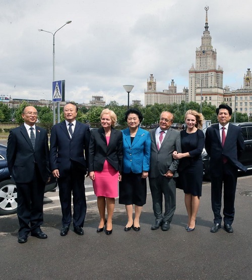 峰会合影.jpg 峰会合影.jpg