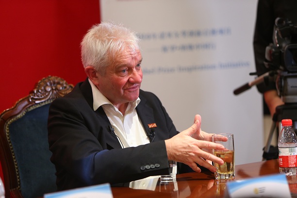 HEN_6532.JPG HEN_6532.JPG