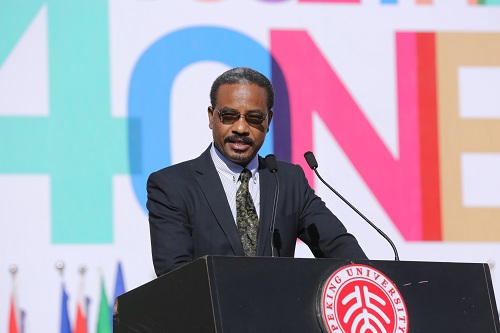 南南合作与发展学院学生、埃塞俄比亚斯亚贝巴市政府贸易局局长迪拉莫( Dilamo Otore Ferenje)发言.JPG