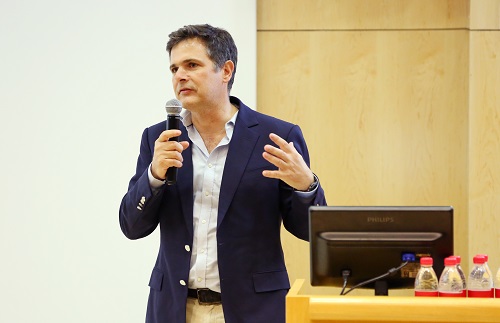 国际知名野生动物保护人士、刚果(金)维龙加国家公园主管伊曼纽尔.德.梅罗德.JPG 国际知名野生动物保护人士、刚果(金)维龙加国家公园主管伊曼纽尔.德.梅罗德.JPG